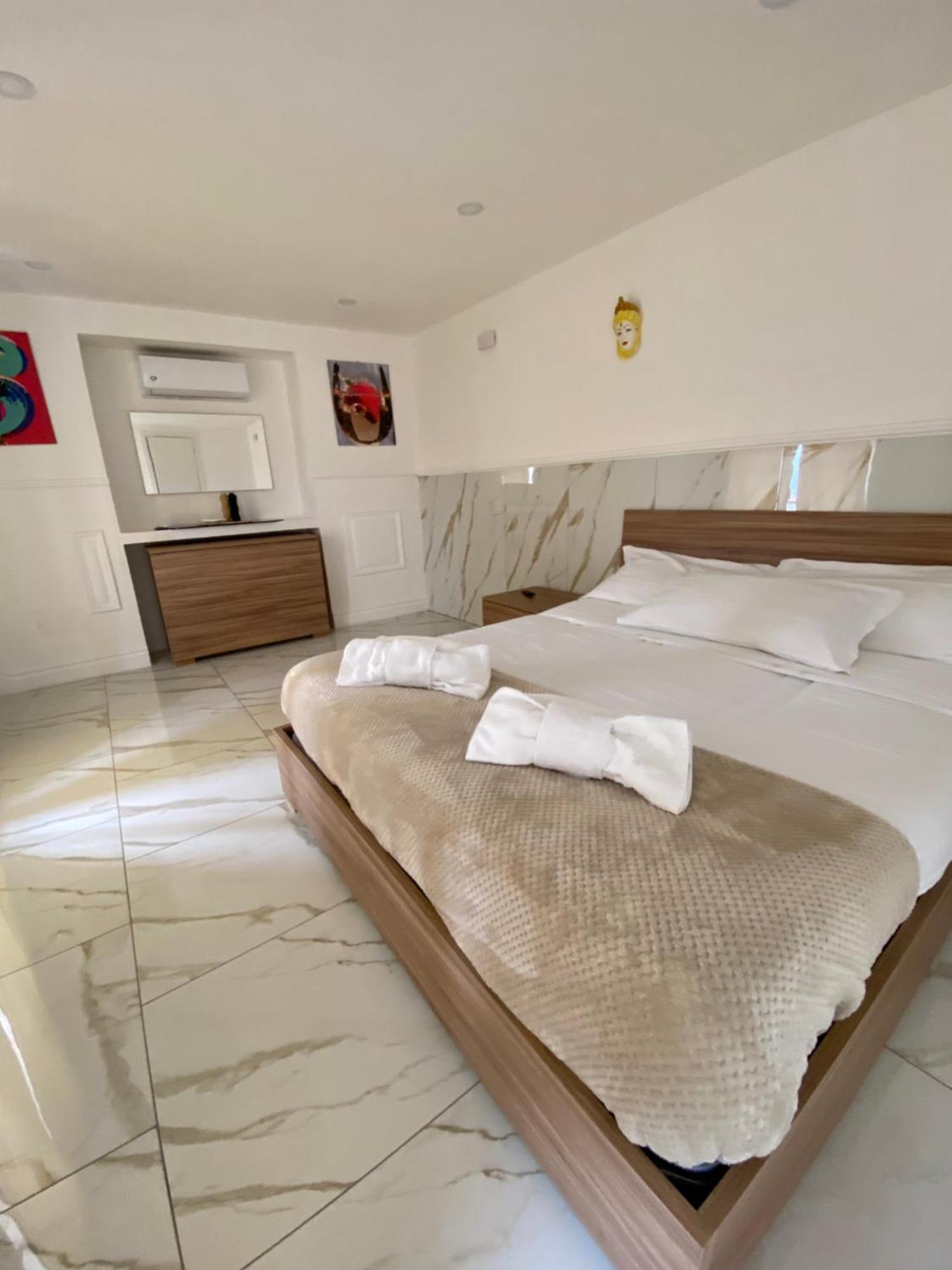 Pippo'S Suite Naples Exterior photo
